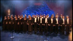 Operakoret synger 'You'll never walk alone' 