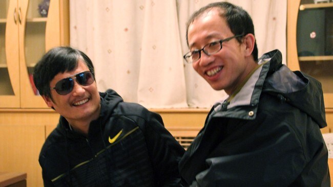 Hu Jia og Chen Guangcheng (t.v.) (Ap) Hu Jia og Chen Guangcheng (t.v.) (Ap)