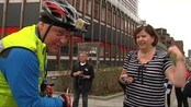 Pendlerkamp - Konkurransen starter ved Lysaker brygge. En kjører bil, en sykkel og en buss. Syklisten og bilisten suser avgårde. Busspassasjeren venter på holdeplassen. Når de kommer til Vika ser busspassasjeren syklisten. Bilisten sliter med å finne parkering. Syklisten kommer først i mål. Alle går på seierspallen.
