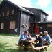 En vaffel og bringebærsaft smaker godt etter en dag på fjellet.