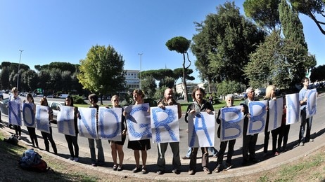 Demonstrasjon mot landgrabbing i Roma, 2011 (Foto: ANDREAS SOLARO/Afp)