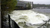Flom i Skien sentrum - Det flommer bokstavelig talt over i Skien sentrum.