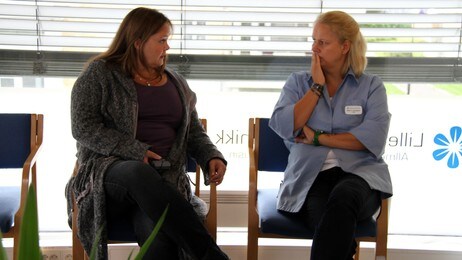 Anette Gilje og Mette Johnsgaard (Foto: Helge Carlsen/NRK)