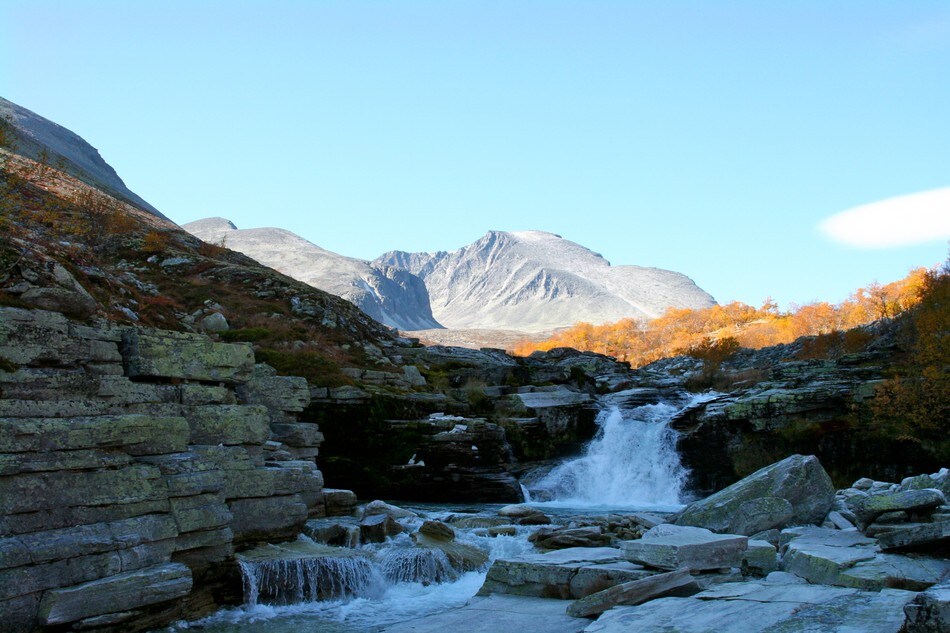 Rondeslottet i bakgrunnen
