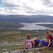 Barn på sommerleir på tur ovenfor hytten, med utsikt mot Hamlagrøvatnet. Barn på sommerleir på tur ovenfor hytten, med utsikt mot Hamlagrøvatnet.