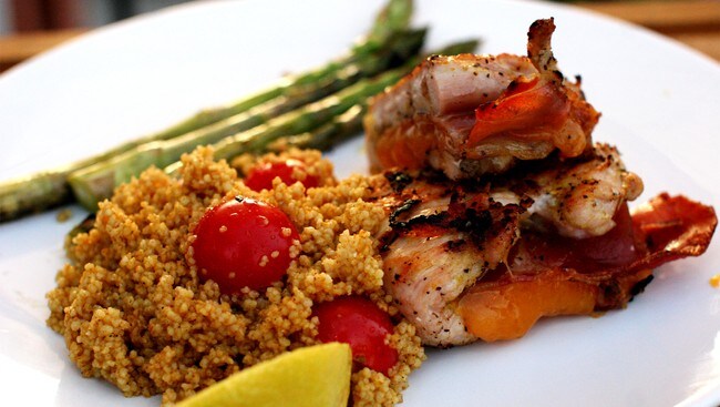 Banket kyllingbryst med skinke, ost og couscous (Foto: Vegard Stana/NRK) Banket kyllingbryst med skinke, ost og couscous (Foto: Vegard Stana/NRK)
