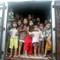 Barn evakueres fra slumområder i Baseco, Tondo city, i Manila-området.