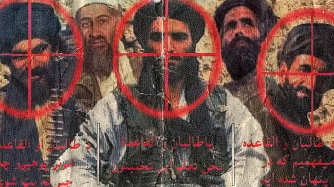 Taliban-ledere på en plakat distribuert av de amerikanske styrkene under krigen mot Taliban i 2003. (Scanpix/AP) Taliban-ledere på en plakat distribuert av de amerikanske styrkene under krigen mot Taliban i 2003. (Scanpix/AP)