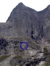 Basehopper fast i Trollveggen (Foto: Ole Johnny Amundsen)