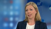 - Om SV hadde fått fullt gjennomslag, hadde Neda fått bli - Det er for tidlig å slå fast om SV har lyktes med å få flere asylbarn til å bli i Norge, mener NRKs kommentator Trine Eilertsen. SV vil at over 600 asylbarn som står i i kø, skal få bli i Norge. Men justisministeren vil fortsette gjeldende praksis, som blant annet førte til at 12 år gamle Neda ble sendt ut av landet etter 10 år.