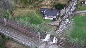 Helikopterbilder fra flomområdene - NRK har sendt ut helikopter i flomområdene på østlandet.