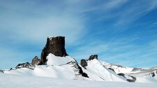 Fjellet Stabben, selve landemerket for området rundt Troll-stasjonen (NRK) Fjellet Stabben, selve landemerket for området rundt Troll-stasjonen (NRK)