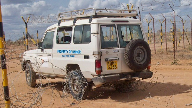 Bilen til flyktninghjelpen etter angrepet i Kenya (Foto: STR/Ap) Bilen til flyktninghjelpen etter angrepet i Kenya (Foto: STR/Ap)