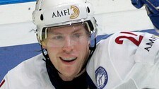 Morten Ask jubler etter å ha scoret for Norge i VM i mai i år. (Foto: IVAN SEKRETAREV/AP)