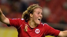 Isabell Herlovsen jubler etter å ha scoret mot Ghana. (Foto: Ng Han Guan/AP)