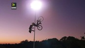 Se oppsummeringen fra X Games BMX Big Air - Det ble fullt hus for amerikanerne i nattens finale i X Games BMX Big Air som holdes i Brasil. Redigering: Hilda Klaveness, musikk: "Dancing Shoes" av Arctic Monkeys.