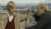 Klipp fra Nesten Voksen - Trond-Viggo møter en av de første som sto frem som homofil på tv. Klipp fra Jan Thomas sin tidligere karriere som kvinnemodell. 