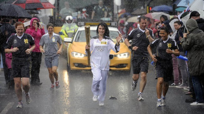 Regn i London (Foto: Ben Birchall/LOCOG/Ap) Regn i London (Foto: Ben Birchall/LOCOG/Ap)