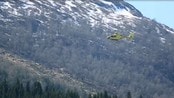 Mann havarerte med paraglider - Ein mann i 50-åra havarerte med paraglider i Naustdal sentrum. 