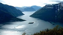 Hellmofjorden innover mot Hellmobotn (Foto: Sander Andersen/NRK)
