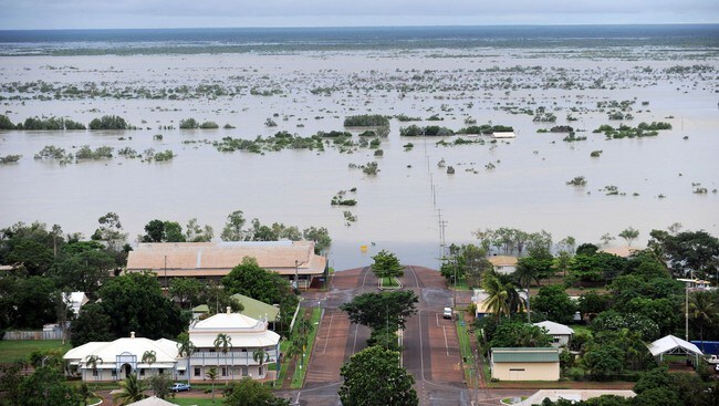 Queensland ble rammet av storm og oversvømmelse tidligere denne måneden. Nå herjer syklonen Hamish. (Foto: Brian Cassey/AP) Queensland ble rammet av storm og oversvømmelse tidligere denne måneden. Nå herjer syklonen Hamish. (Foto: Brian Cassey/AP)