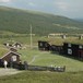 Grimsdalshytta er både ny og gammel. Det vakre Folldalshuset fra 1953 er beholdt. Her kan man slappe av i de koselige stuene og nyte den gode atmosfæren. I andre etasje er det rom og toalett.