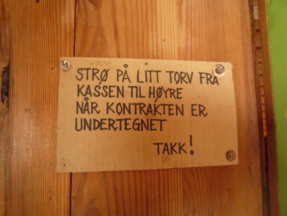 Klar beskjed på utedoen! Reinheim, Dovrefjell 27.juli 2010