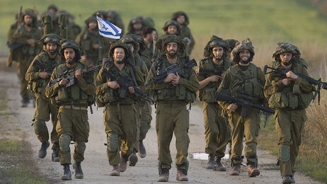 Israelske soldatar på veg ut frå Gazastripa heim til Israel. (Foto: YOAV LEMMER/AFP) Israelske soldatar på veg ut frå Gazastripa heim til Israel. (Foto: YOAV LEMMER/AFP)