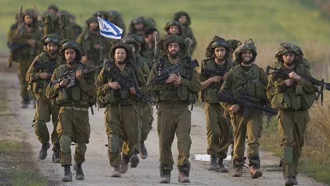 Israelske soldatar på veg ut frå Gazastripa heim til Israel. (Foto: YOAV LEMMER/AFP) Israelske soldatar på veg ut frå Gazastripa heim til Israel. (Foto: YOAV LEMMER/AFP)