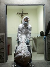 Talet på drap i Medellin er igjen aukande. (Foto: ALBEIRO LOPERA/REUTERS) Talet på drap i Medellin er igjen aukande. (Foto: ALBEIRO LOPERA/REUTERS)