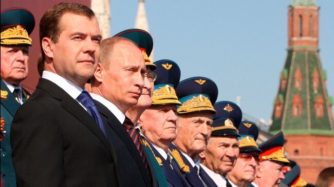 Dmitrij Medvedev og Vladimir Putin (Foto: Mikhail Klimentyev/AP) Dmitrij Medvedev og Vladimir Putin (Foto: Mikhail Klimentyev/AP)
