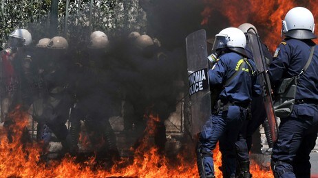 1. mai Hellas (Foto: LOUISA GOULIAMAKI/Afp) 1. mai Hellas (Foto: LOUISA GOULIAMAKI/Afp)