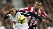 Fulhams Bobby Zamora (tv) og Sunderlands Anton Ferdinand
