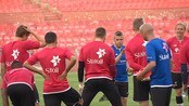 Ingen respekt for Spania - - Vi skal angripe uten respekt!. Det er melodien i den norske troppen som i morgen møter mesterskapsfavoritt Spania i semifinalen i U21-EM.