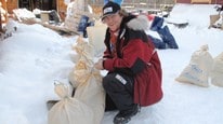 Lars Monsen forbereder seg til Finnmarksløpet (Foto: Kita Eilertsen) Lars Monsen forbereder seg til Finnmarksløpet (Foto: Kita Eilertsen)
