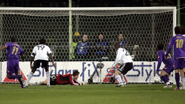 Fiorentinas Fabio Liverani scorer mot Rosenborg (Foto: MARCO BUCCO/SCANPIX)