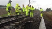 Kongsvingerbanen stengt på grunn av flom - Flom og nedbør har ført til full stans på Kongsvingerbanen. Ifølge NSB vil banen tidligst åpne igjen i morgen.