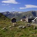 Stølsgrenden på Vatnane med Einebærfjellet bak