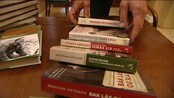 Krigslitteratur selger - Litteratur om andre verdenskrig er mer populær enn noensinne. Krigsbøker topper bestselgerlistene og i løpet av ett år gis det ut nærmere 100 norske titler om temaet.