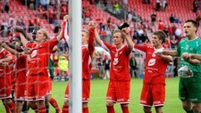 Brann-spillerne jubler (Foto: Hommedal, Marit/SCANPIX) Brann-spillerne jubler (Foto: Hommedal, Marit/SCANPIX)