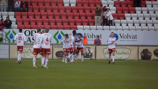 FFK-spillerne feirer etter scoring i kampen mot Stabæk (Foto: Olsen, Linn Cathrin/SCANPIX) FFK-spillerne feirer etter scoring i kampen mot Stabæk (Foto: Olsen, Linn Cathrin/SCANPIX)