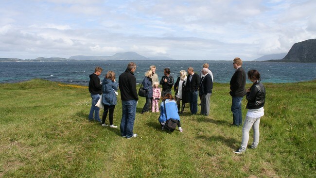 Omvisning på Øya i Havgapet. (Foto: Allan Eikrem) Omvisning på Øya i Havgapet. (Foto: Allan Eikrem)
