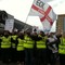 EDL klarte å samle 1500 demonstranter til aksjonen mot ekstreme islamister i Luton.
