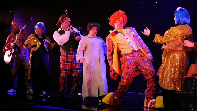 BRITAIN/ The cast of 'I Dreamed A Dream' - the story of Scottish singer Susan Boyle, perform during a dress rehearsal at the Theatre Royal in Newcastle (Foto: NIGEL RODDIS/Reuters) BRITAIN/ The cast of 'I Dreamed A Dream' - the story of Scottish singer Susan Boyle, perform during a dress rehearsal at the Theatre Royal in Newcastle (Foto: NIGEL RODDIS/Reuters)