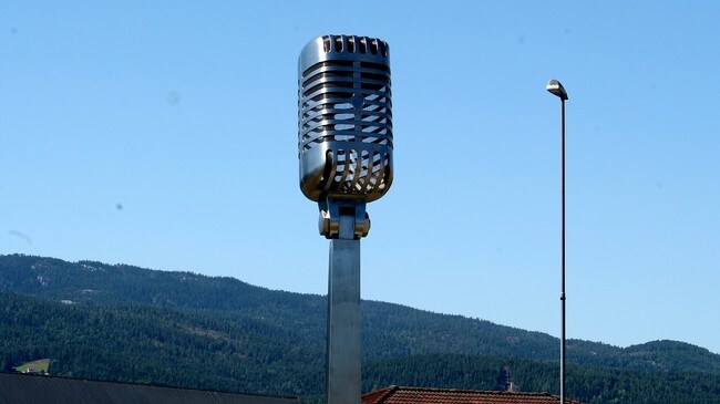 Bluesmonumentet i Notodden (Foto: Arne Kristian Gansmo/NRK)
