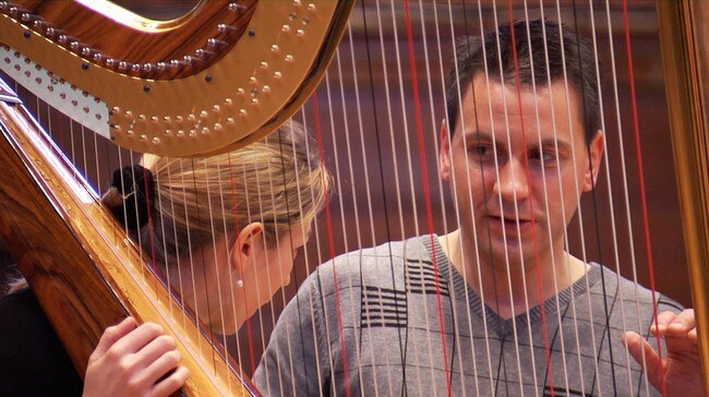 Fred Jonny Berg og harpesolist Catherine Beynon (Foto: News on Request/NRK) Fred Jonny Berg og harpesolist Catherine Beynon (Foto: News on Request/NRK)