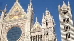 Fasade Duomo og klokketårn i Siena (Foto: Nina Skurtveit/NRK) Fasade Duomo og klokketårn i Siena (Foto: Nina Skurtveit/NRK)