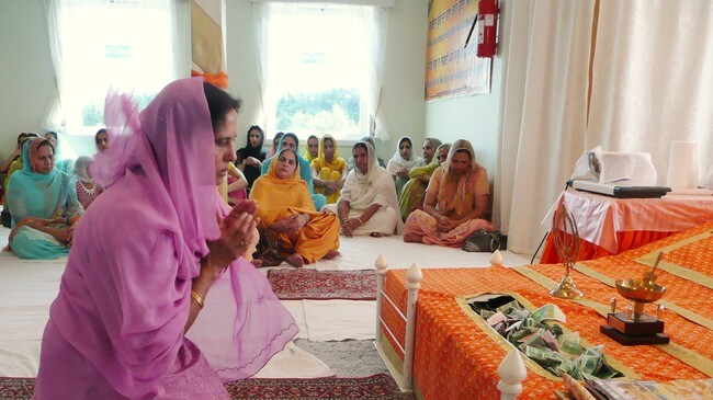 Gurdwara er navnet på sikhenes tempel og betyr Guruenes hus eller dør. 