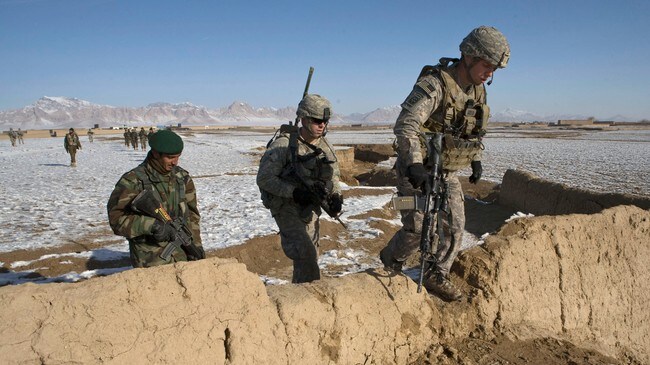 Amerikanske og afghanske soldatar øver saman i Helmand. (Foto: Baz Ratner/Scanpix/Reuters) Amerikanske og afghanske soldatar øver saman i Helmand. (Foto: Baz Ratner/Scanpix/Reuters)