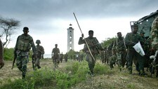 Srilankiske styrker i Sampur-området (Foto: , GEMUNU AMARASINGHE)